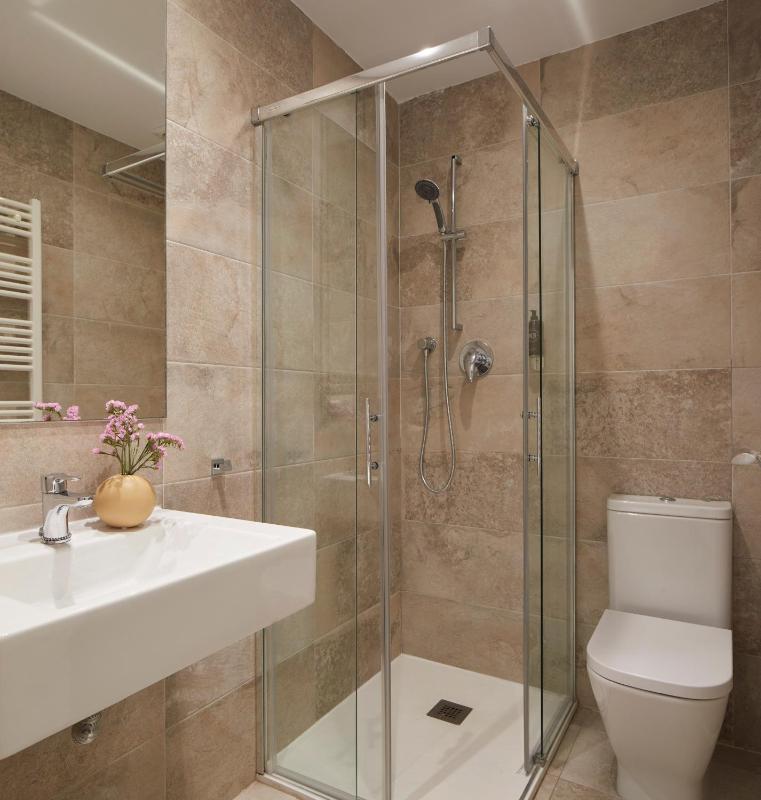 Double Room with Shared Bathroom image 4