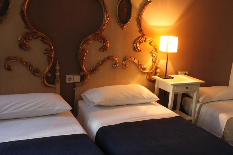 Hostal LK Barcelona - image 8