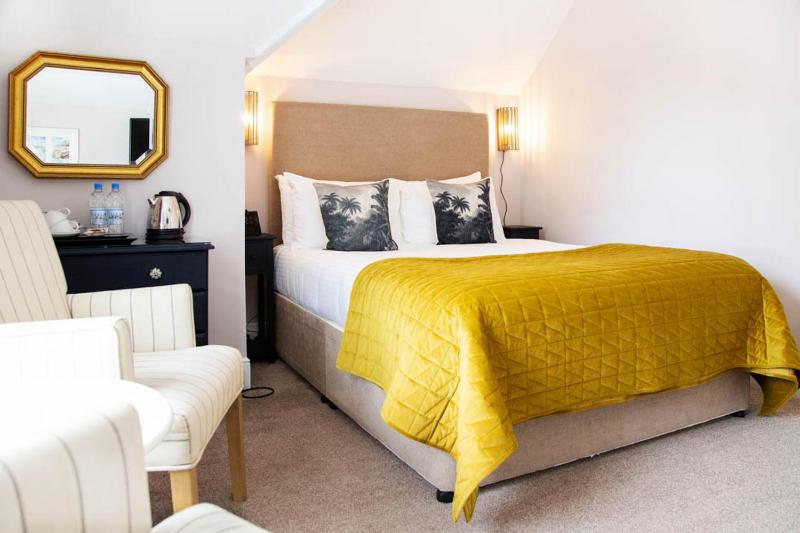 Double Room image 4