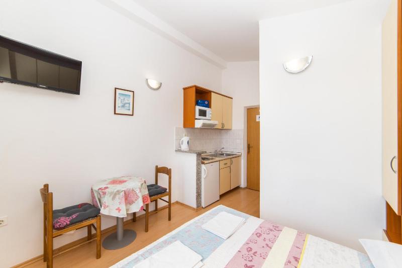 Studio with Sea View image 4