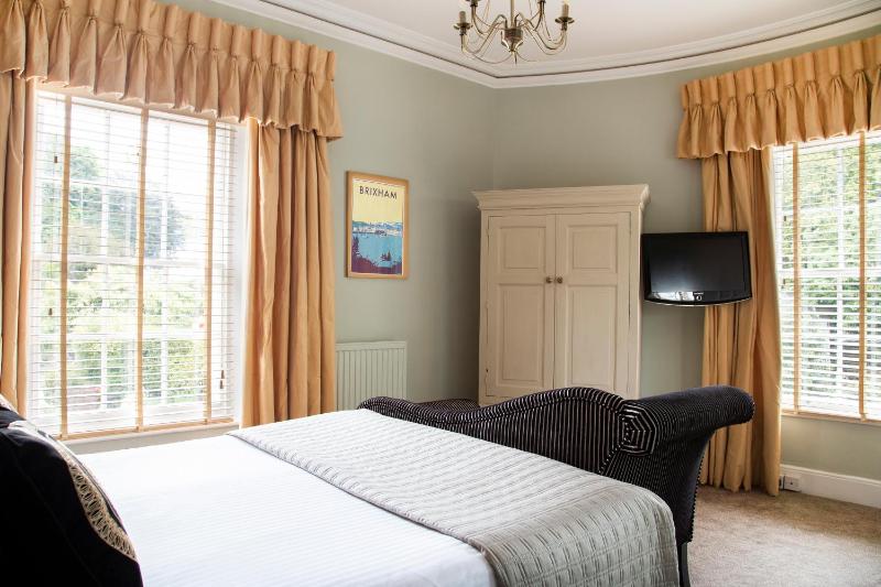 Deluxe Double or Twin Room image 2
