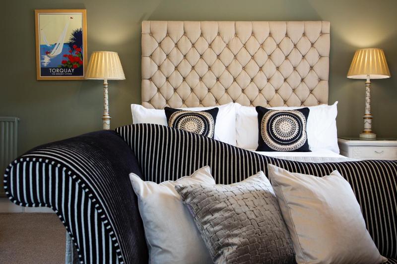 Deluxe Double or Twin Room image 3