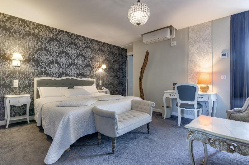 Superior Double Room image 1