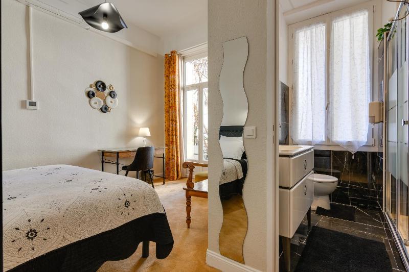 Deluxe Double Room image 1