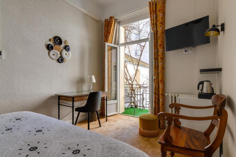 Deluxe Double Room image 2