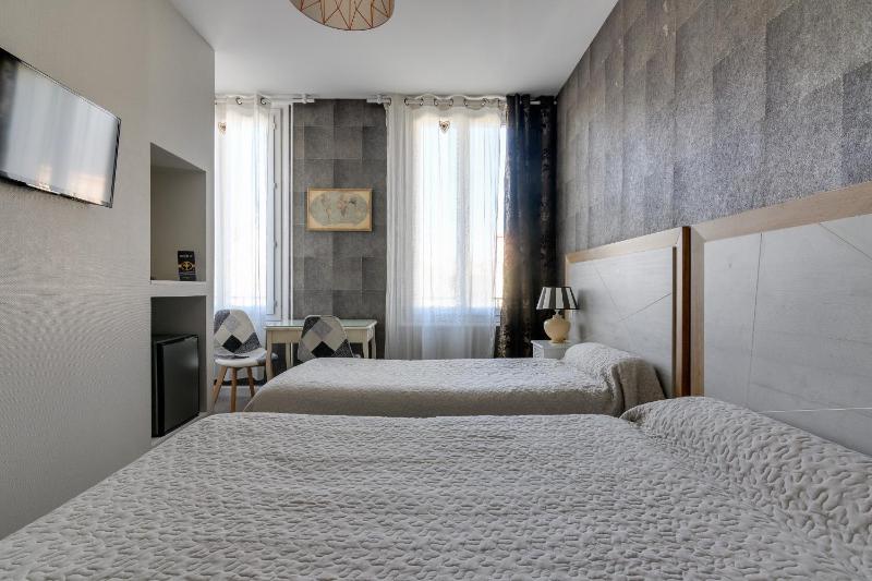 Twin Room image 2