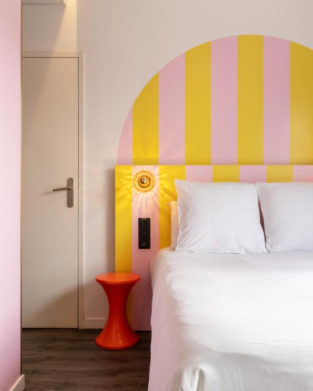 Small Double Room image 3