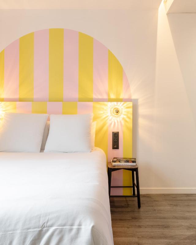 Small Double Room with Queen Bed image 3