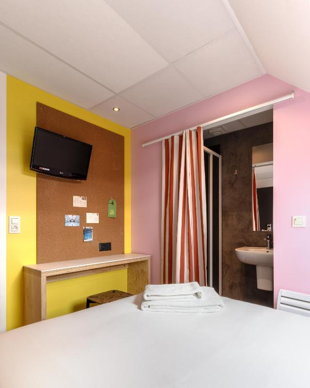 Small Single Room image 3