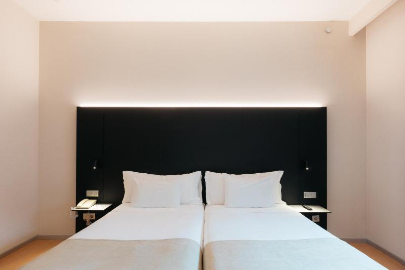 Deluxe Double or Twin Room (3 Adults) image 4