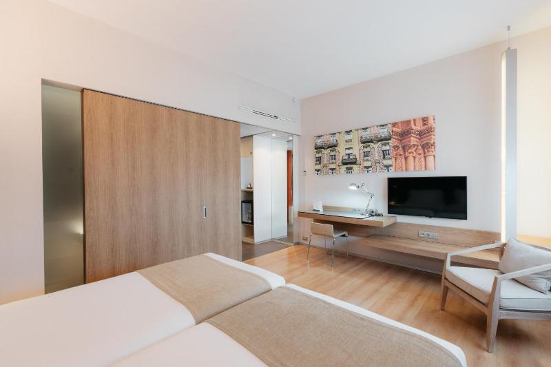 Two Connecting Deluxe Double Rooms image 4