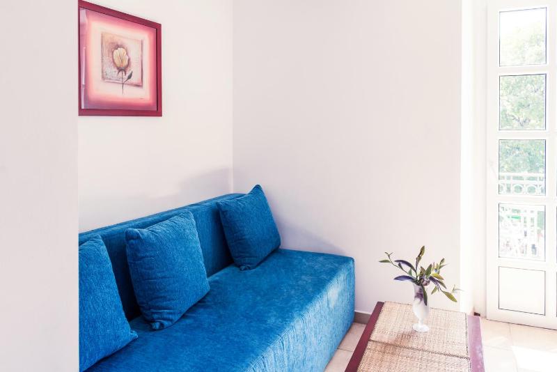 Studio Apartment with Sea View image 3