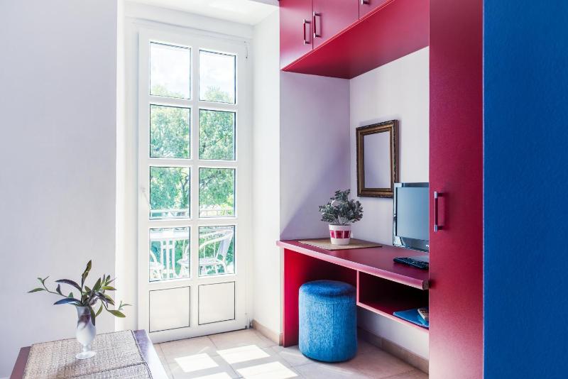 Studio Apartment with Sea View image 2