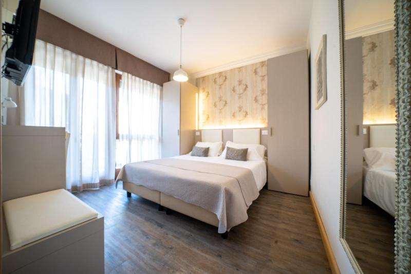 B City Hotel Bardolino - image 35