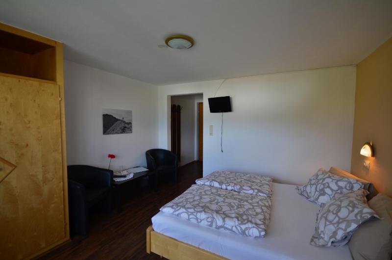 Double Room with Mountain View image 2