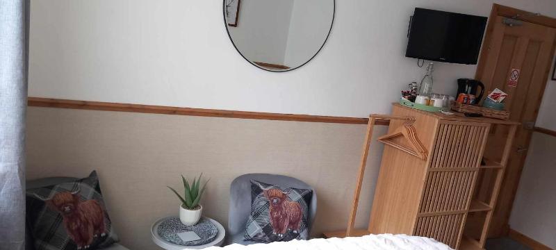 Double Room with Shared Bathroom image 2