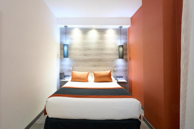 Double Room image 3