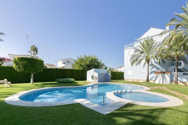 Nice apartment with terrace, 250m from the beach Images