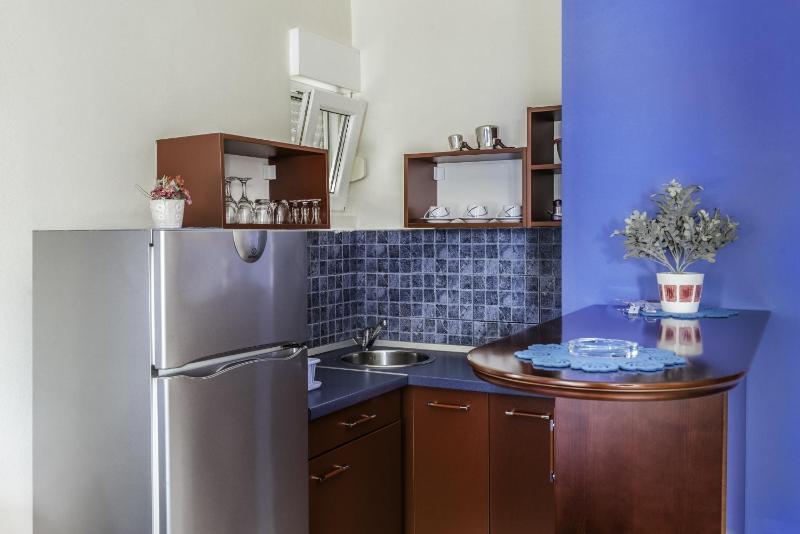 Studio Apartment with Sea View image 2