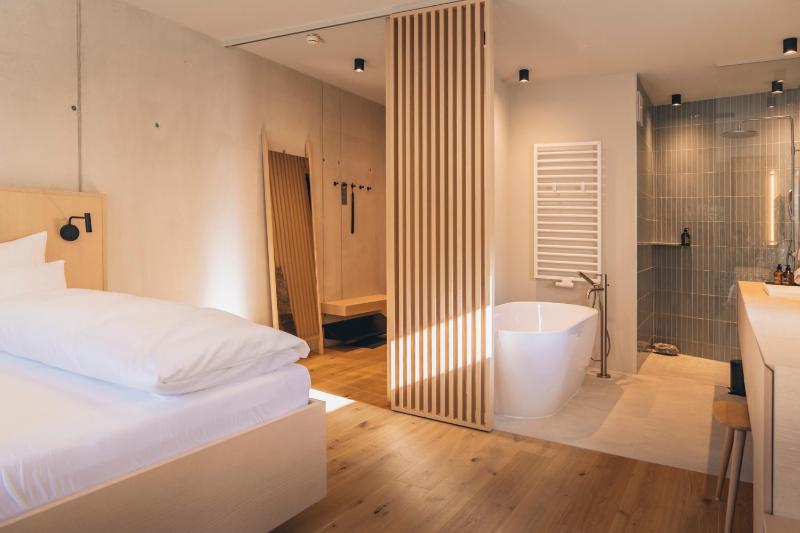 Deluxe Double Room image 1
