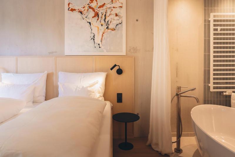 Deluxe Double Room image 4