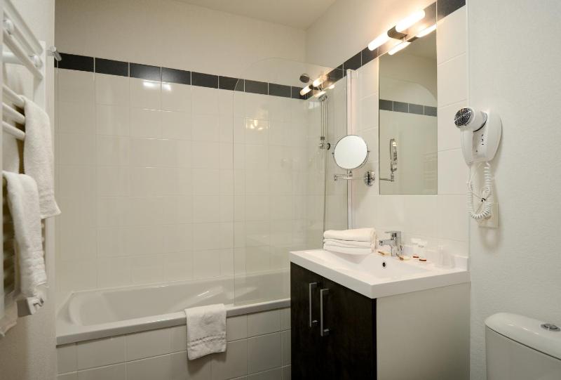One-Bedroom Apartment image 3