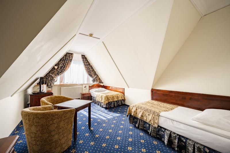 Standard Twin Room image 2