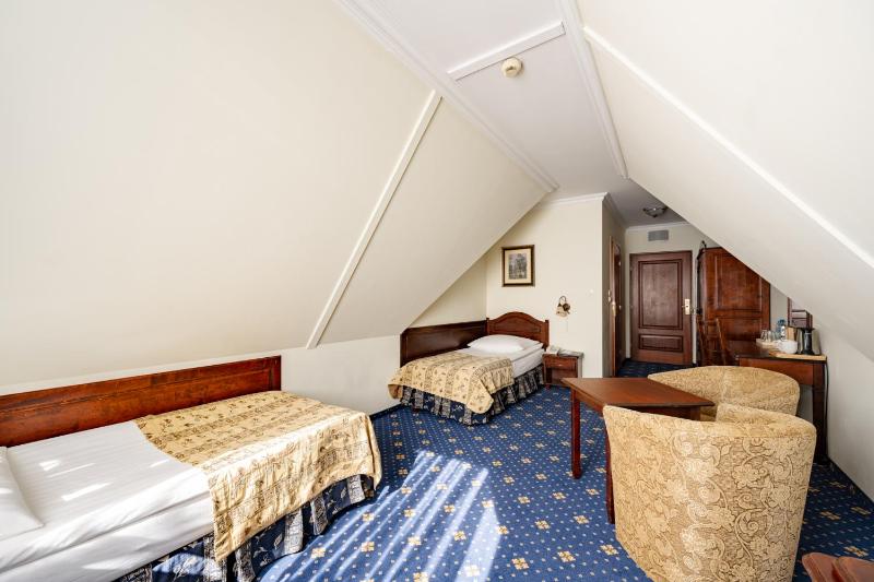 Standard Twin Room image 3