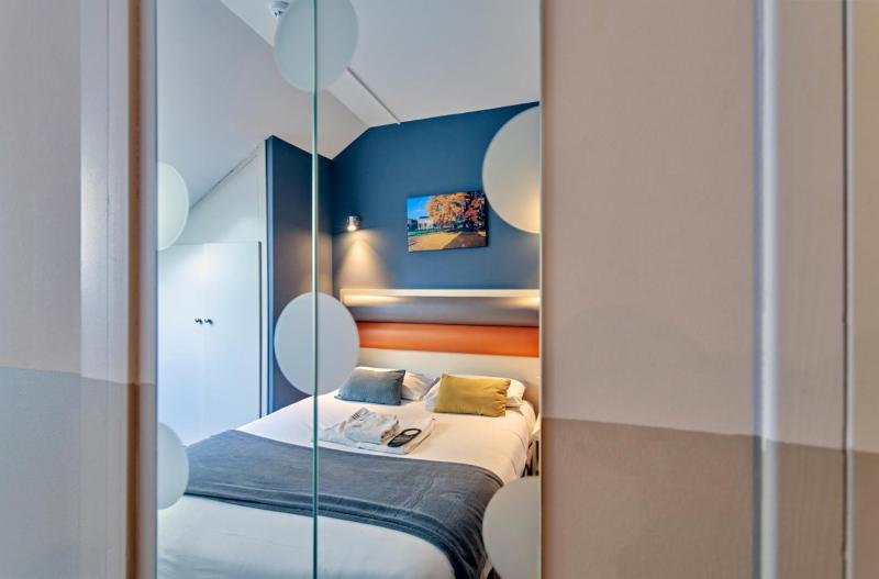 Charm Double Room image 3