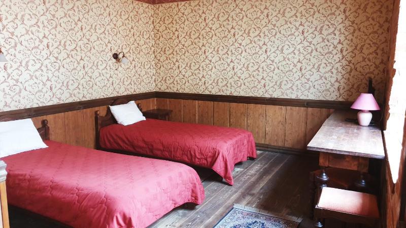 Twin Room image 4