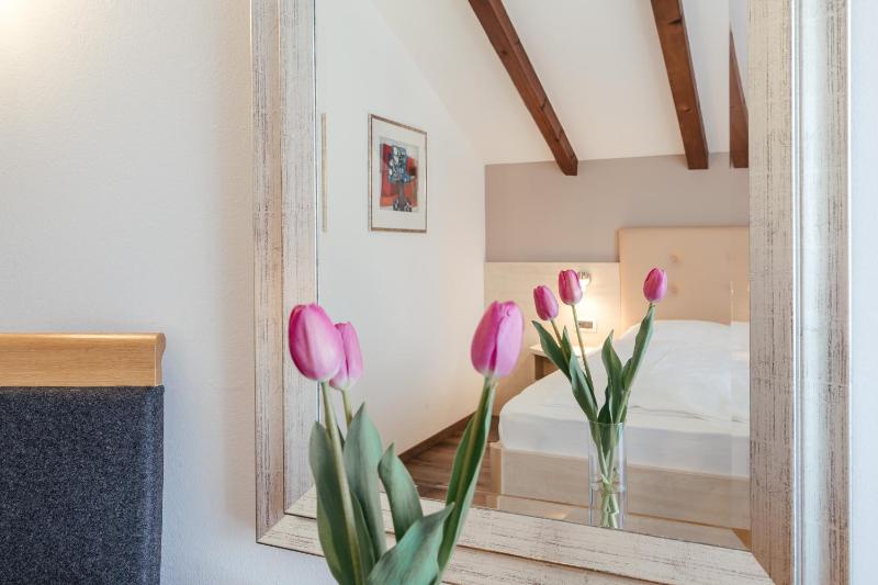 Double Room with Balcony image 4