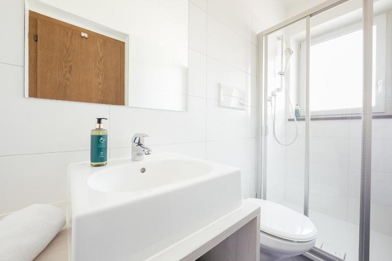 Single Room image 4