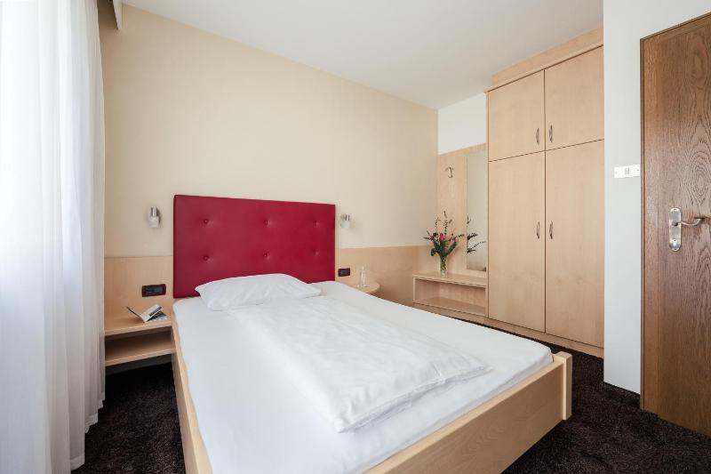 Single Room image 1