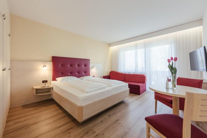 Deluxe Double Room with Balcony image 1