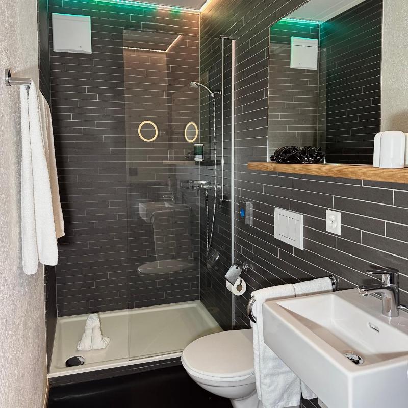 Double Room with Private Bathroom image 1