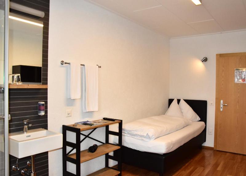 Single Room with Shower image 4