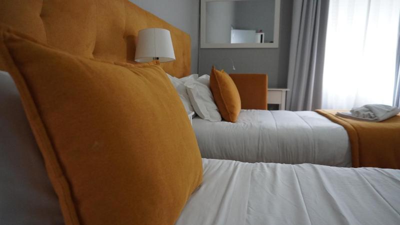 Twin Room image 3