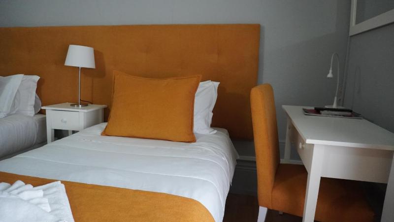 Twin Room image 2