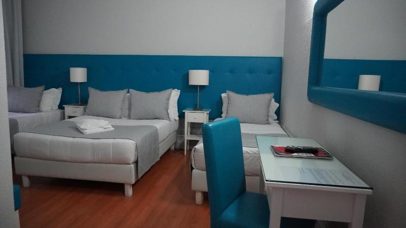 Family Room image 3