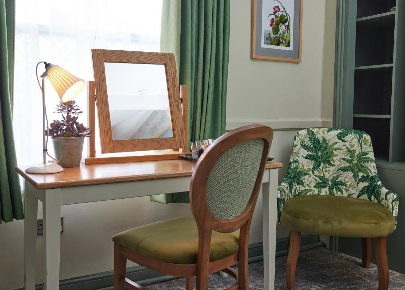 Double Room image 3