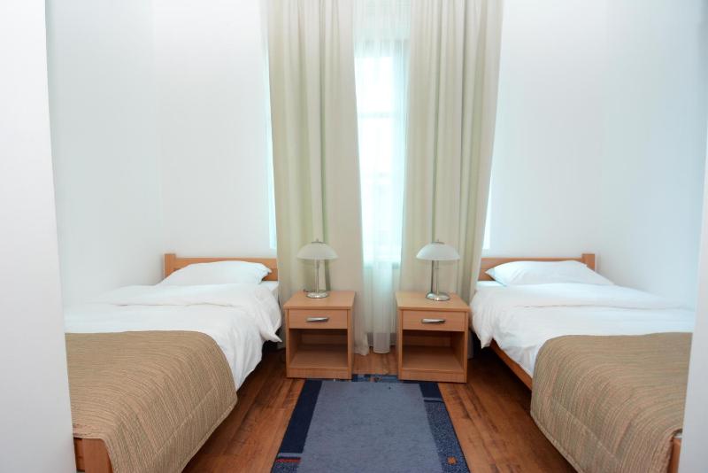 Twin Room image 3