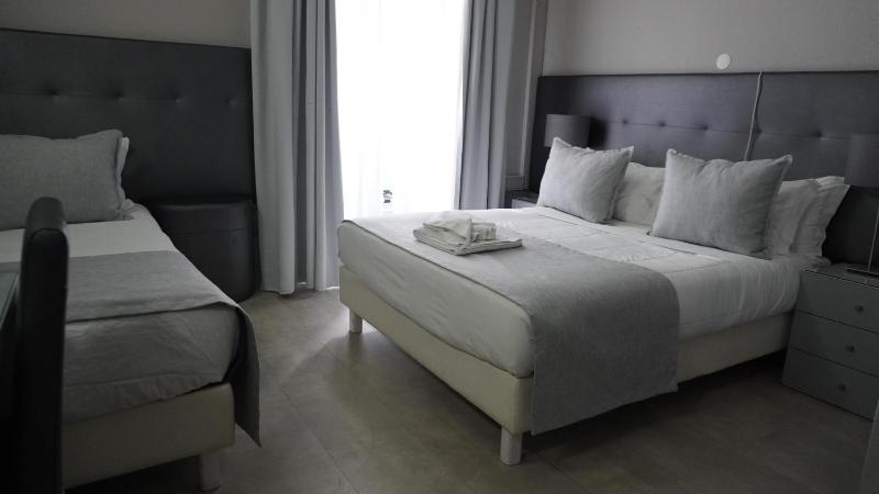 Double Room with Extra Bed image 3