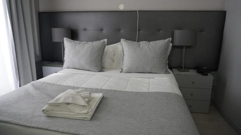 Double Room with Extra Bed image 1