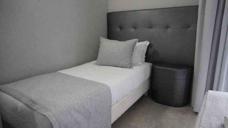 Double Room with Extra Bed image 4
