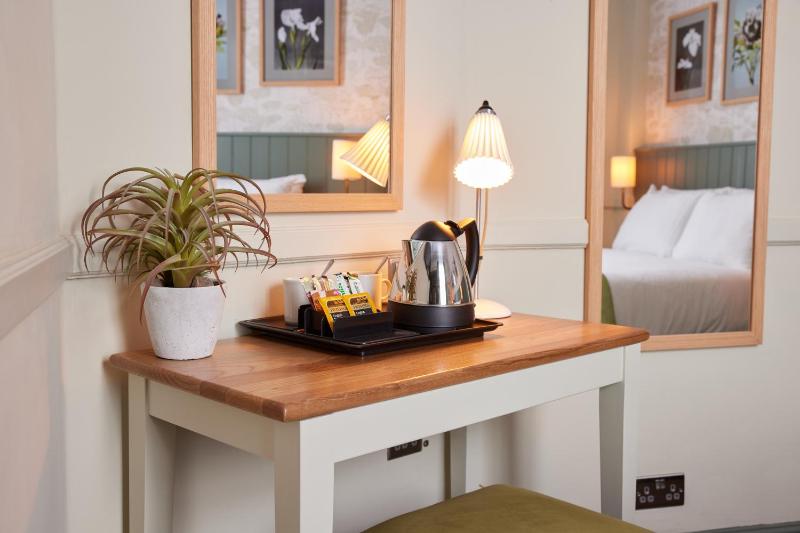 Small Double Room image 3