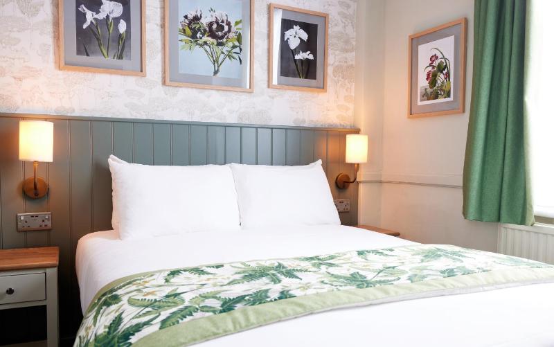 Small Double Room image 1