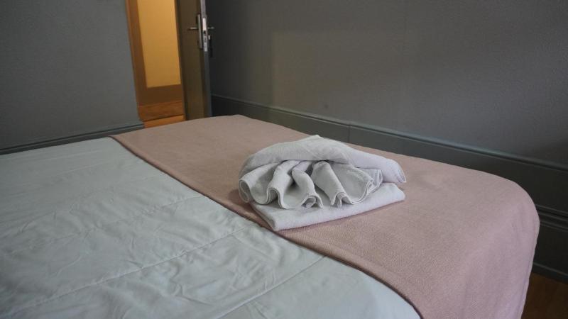 Single Room image 3