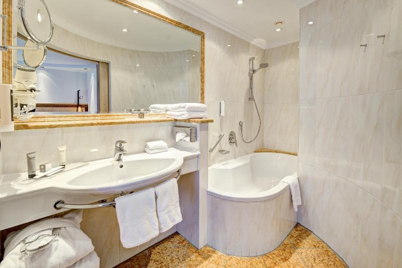 Double Room image 1