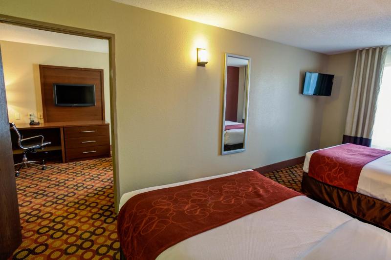 Double Suite with Two Double Beds - Accessible/Non-Smoking image 4