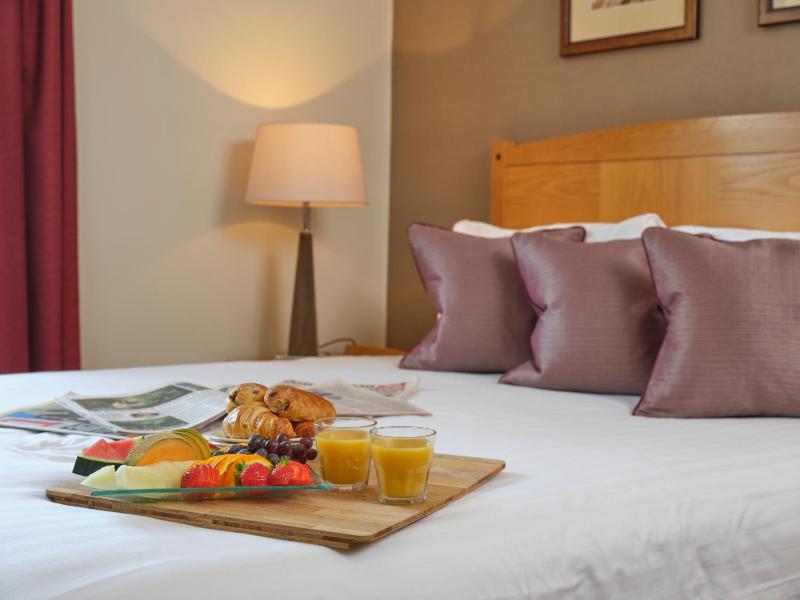 Standard Double or Twin Room image 4